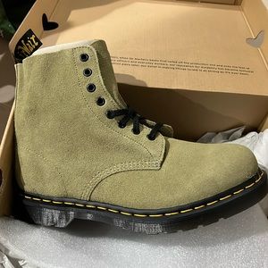 Dr martens 1460 pale olive women US 10
